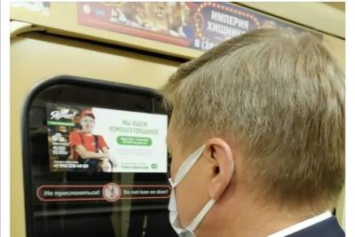 Мэра Новосибирска заметили в метро без охраны