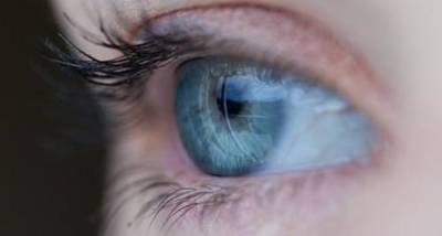 Врач-невролог Евдокимов заявил о возможном наличии связи между подергиванием глаза и раком