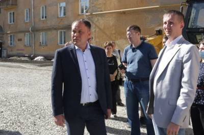 Мэр рассказал о последствиях экономии при проведении торгов на ремонт дворов в Кемерове