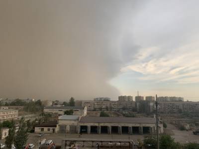Из-за пыльной бури 10 населенных пунктов Астраханской области остались без газа и света