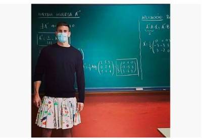 Учителя-мужчины по всей Испании начали ходить на работу в юбках