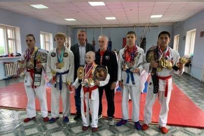 Лучшим воспитанникам одной из спортивных школ Серпухова вручили награды
