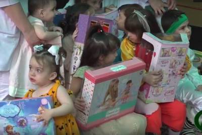 Детям психоневрологического центра Чечни подарили игрушки и сладости
