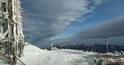 Третий день лета: на горе Поп Иван Черногорский все еще держится мороз