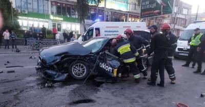 В Ровно внедорожник влетел в такси: четверо пострадавших (ФОТО)