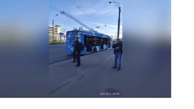 В троллейбусе при экстренном торможении пострадал кондуктор на перекрестке Жукова и Казакова