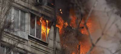 В Петрозаводске 32-летний мужчина пытался сжечь два многоквартирных дома