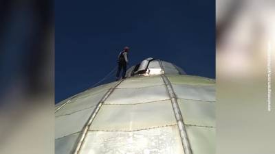 На большом куполе Бийского планетария заметили людей