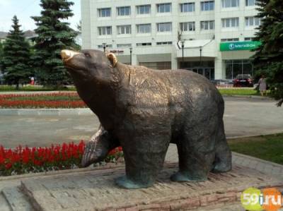Скульптуру "Пермский медведь" перенесут в центр сквера у гостиницы "Урал"