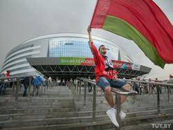 Хоккей, ковид и битва флагов: как Латвия проводит чемпионат мира