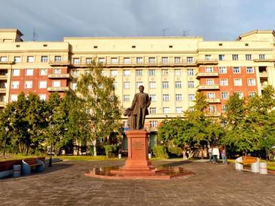 Мэр выступил против переименования площади Свердлова в Новосибирске