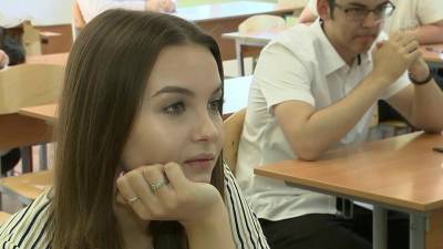 Российские выпускники пишут самый массовый ЕГЭ — по русскому языку
