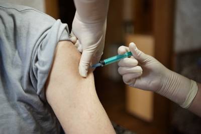 В Роспотребнадзоре рассказали о возможности вакцинации от COVID-19 для иностранцев