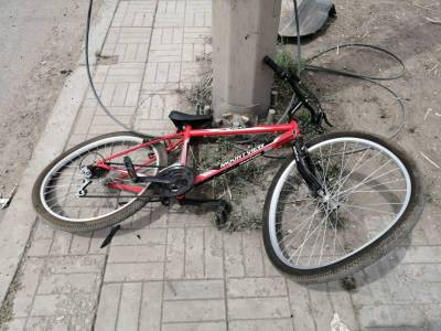 В Астрахани иномарка вылетела после ДТП на тротуар и сбила подростка