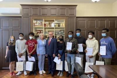Иностранные студенты нижегородских вузов награждены за участие в «Арзамасском гусе»