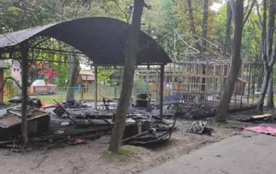 В Виннице пожар уничтожил детские аттракционы