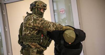 В Одессе полицейские отрабатывали на учениях ликвидацию "стрелка" в гимназии (фото)