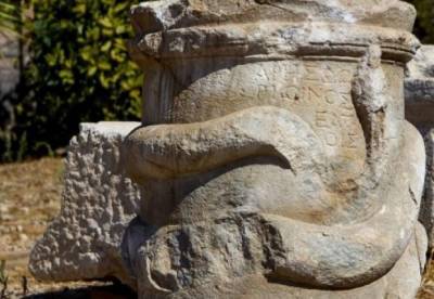 Археологи обнаружили алтарь с "мистическим" символом, которому более 2 тыс. лет