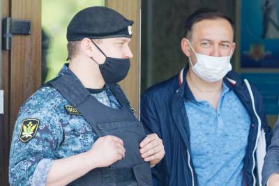 «Пять лет прошло, я не помню»: как главный свидетель обвинения Ринат Аминов отвечал на вопросы адвокатов Кляйна