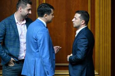 Разумков пошел против Зеленского и заявляет о «конфликте интересов»