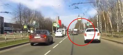 Появилось видео аварии с участием трех машин в Петрозаводске (ВИДЕО)