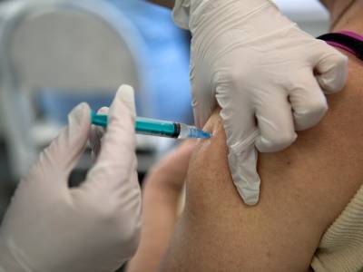 В России анонсировали новую "универсальную" вакцину от коронавируса