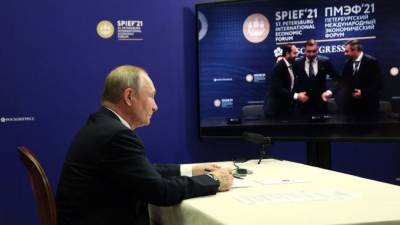 Путин на ПМЭФ: Экономика наша выходит из сложной ситуации