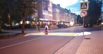 «Зебра — заметна, пешеходы — не очень»: эксперты и калининградцы — о новом проекционном переходе