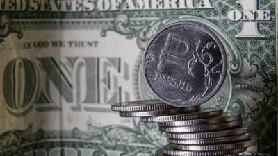 Эксперт назвал политическим решение о выводе доллара из структуры ФНБ