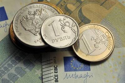 Евро опустился ниже 89 рублей впервые с 1 апреля