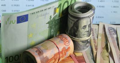 Власти России объявили войну доллару: за месяц продадут около $40 млрд из международных резервов