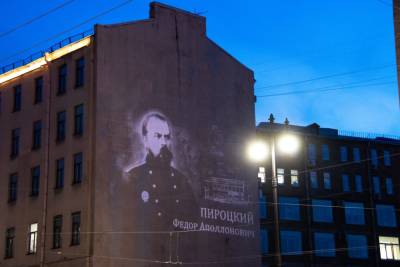 У жителей Петербурга спросили, какие световые проекции они хотят увидеть в городе