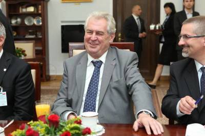 Земана отстраняют от должности президента Чехии