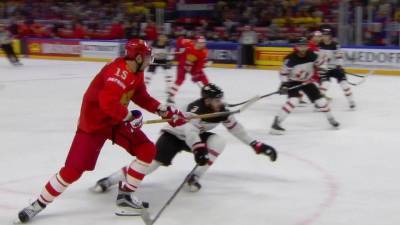 Российские хоккейные болельщики в предвкушении яркого матча между сборными России и Канады