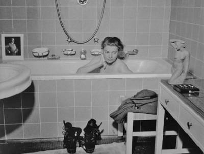 Кто устроил обнажённую фотосессию в ванне Гитлера в день его смерти