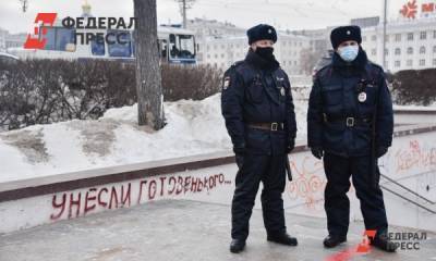 Иркутские полицейские выстрелили в мужчину, напавшего на них с ножами