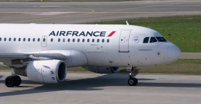 Борт Air France изолирован в аэропорту Парижа после сообщения об угрозе взрыва