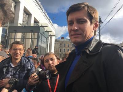 Дмитрия Гудкова отпустили из полиции через двое суток после задержания