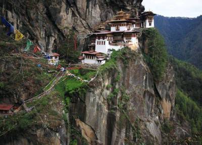 Горы, пряничные домики и министерство счастья: что посмотреть туристу в Бутане