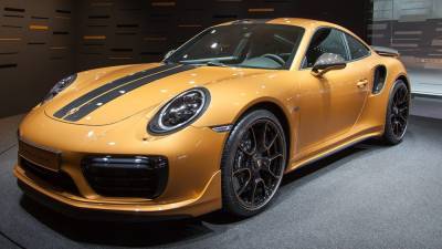 Гонщик на желтом Porsche 911 извинился за "шашки" на Невском проспекте