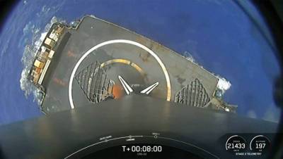 Ступень ракеты-носителя Falcon 9 приземлилась на платформу в Атлантике