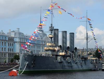 На крейсере Революции расскажут о военно-морском образовании в СССР