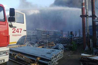 Пожарные ликвидировали возгорание на заводе в Подольске