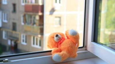 В Москве 4-летний мальчик разбился, выпав из окна
