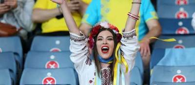 Трибуны в Глазго потрясающе исполнили гимн Украины перед матчем Евро-2020 со Швецией