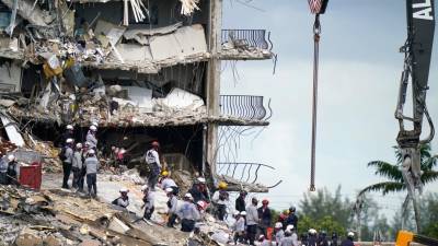 Байден посетит место обрушения жилого здания во Флориде