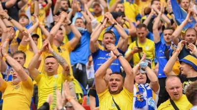 "Путин – х*йло": украинские фаны не забыли о хите на матче со Швецией на Евро