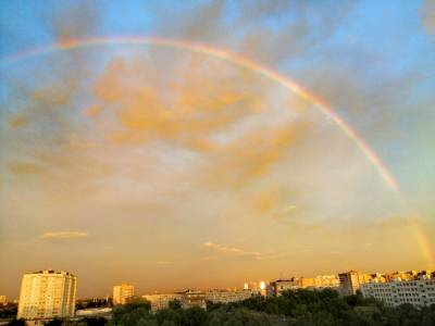 Петербуржцы делятся фотографиями двойной радуги и огненного заката