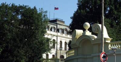 Власти Праги не смогли отобрать землю у российского посольства