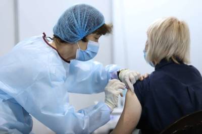 В Киеве центр вакцинации будет работать пять дней
